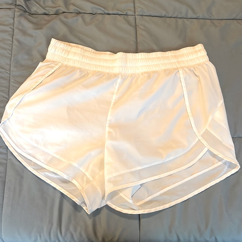 Athleta Mesh Racer Run Short 4” white